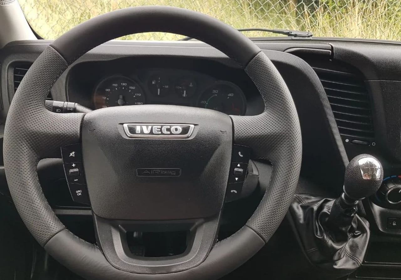 Zdjęcie oferty Iveco Daily KONTENER 8EP 4,14x2,22x2,20 KLIMA MANUAL DMC 3500 KG KRAJOWY nr. 24