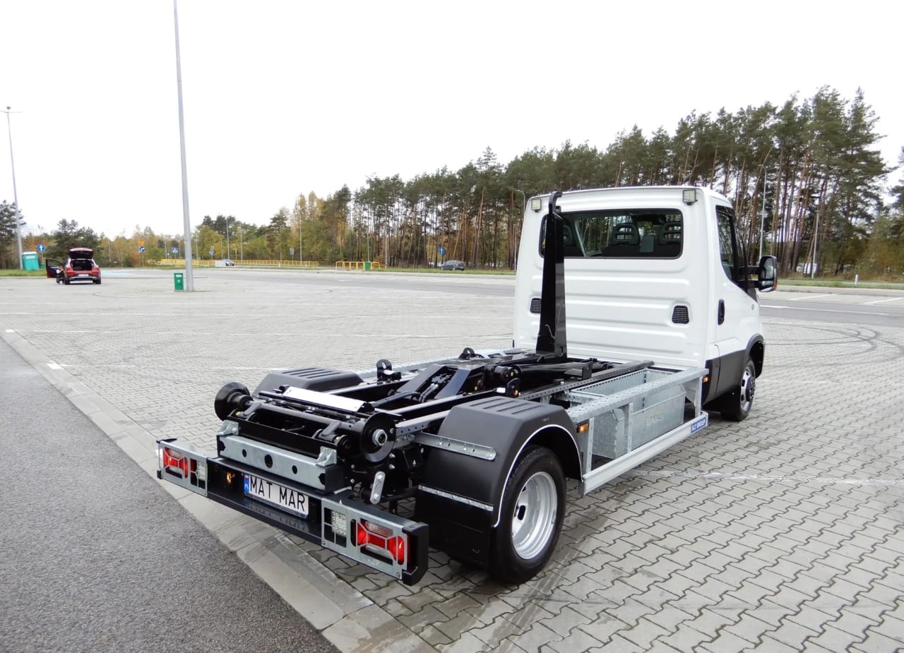 Zdjęcie oferty Iveco DAILY 50C16 HAKOWIEC Udźwig 5000 Kg Długość Zabudowy 3300 MM DMC 3500 Kg Wzmacniany Stan Fabrycznie NOWY nr. 4