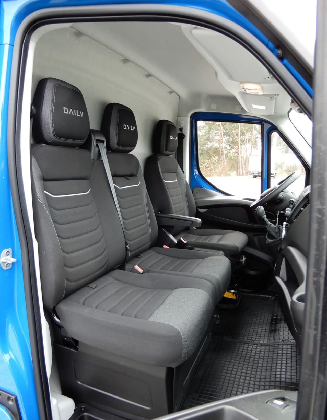 Zdjęcie oferty Iveco DAILY 35S18 Furgon Blaszak Long MAXI XXL 4.70 Dł. Cm H3-2150 mm WZMACNIANY GWARANCJA PRODUCENTA FABRYCZNIE NOWY DOSTEPNY nr. 29