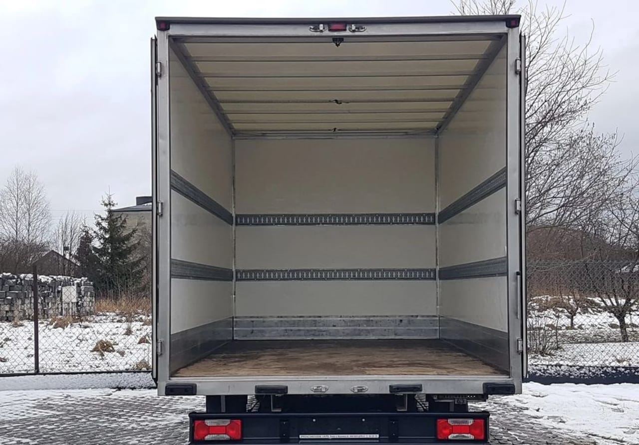 Zdjęcie oferty Iveco Daily KONTENER 8EP 4,14x2,22x2,20 KLIMA MANUAL KRAJOWY nr. 5