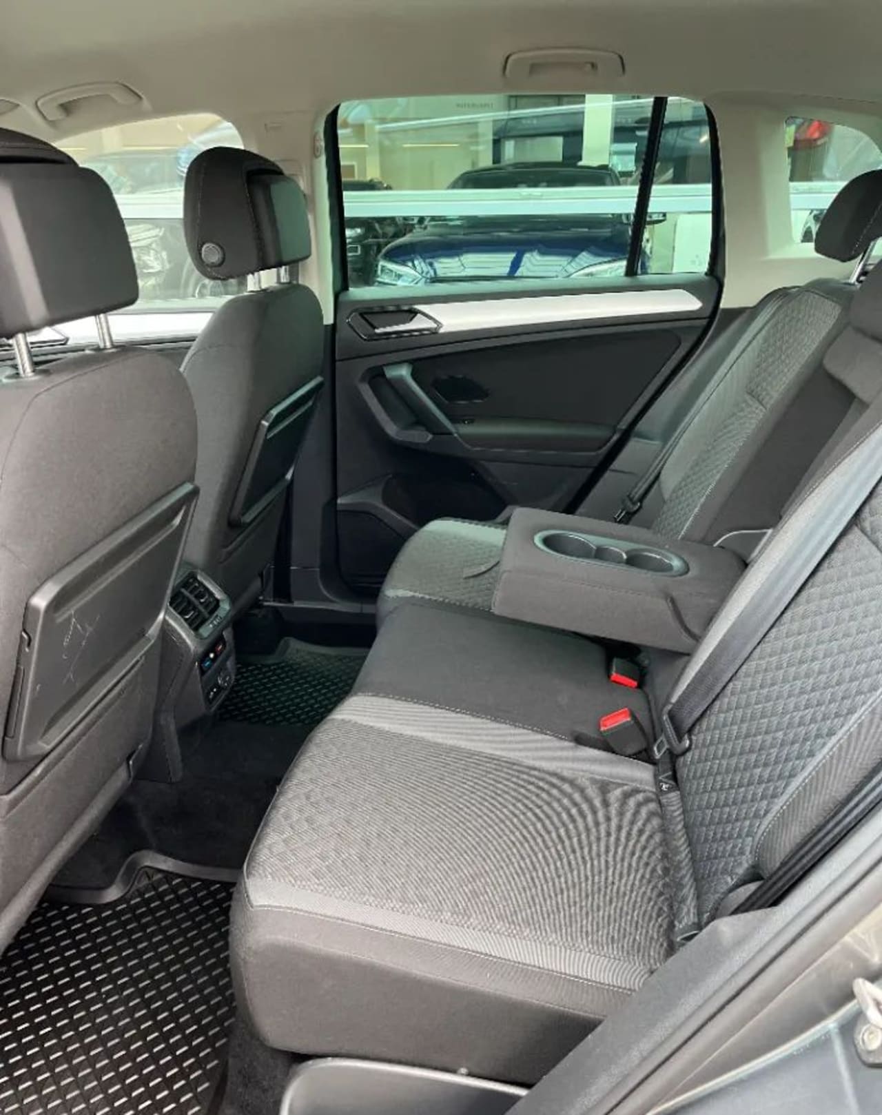 Zdjęcie oferty Volkswagen Tiguan nr. 17