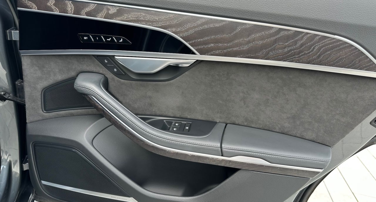 Zdjęcie oferty Audi A8 nr. 16
