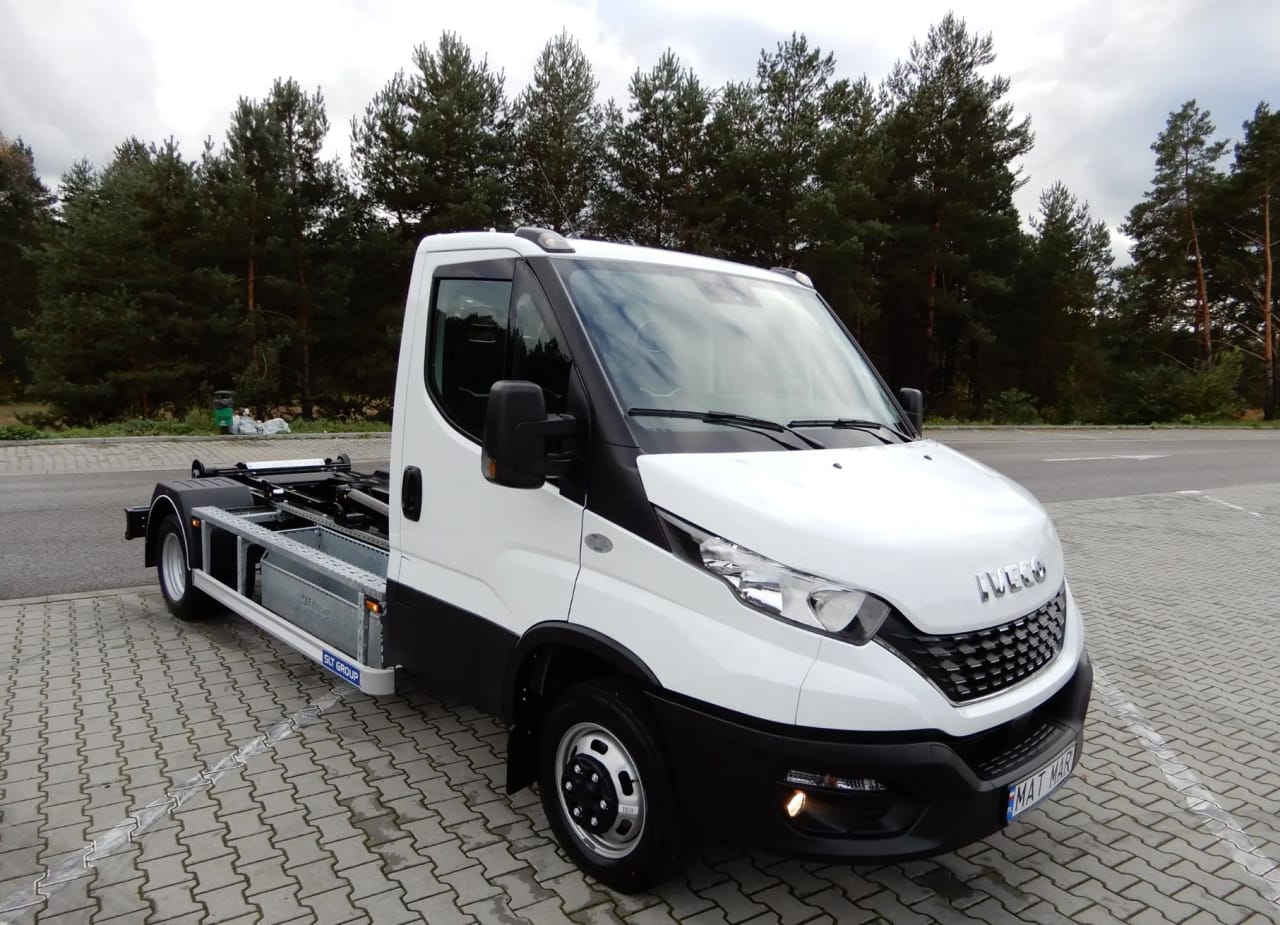 Zdjęcie oferty Iveco DAILY 50C16 HAKOWIEC Udźwig 5000 Kg Długość Zabudowy 3300 MM DMC 3500 Kg Wzmacniany Stan Fabrycznie NOWY nr. 8
