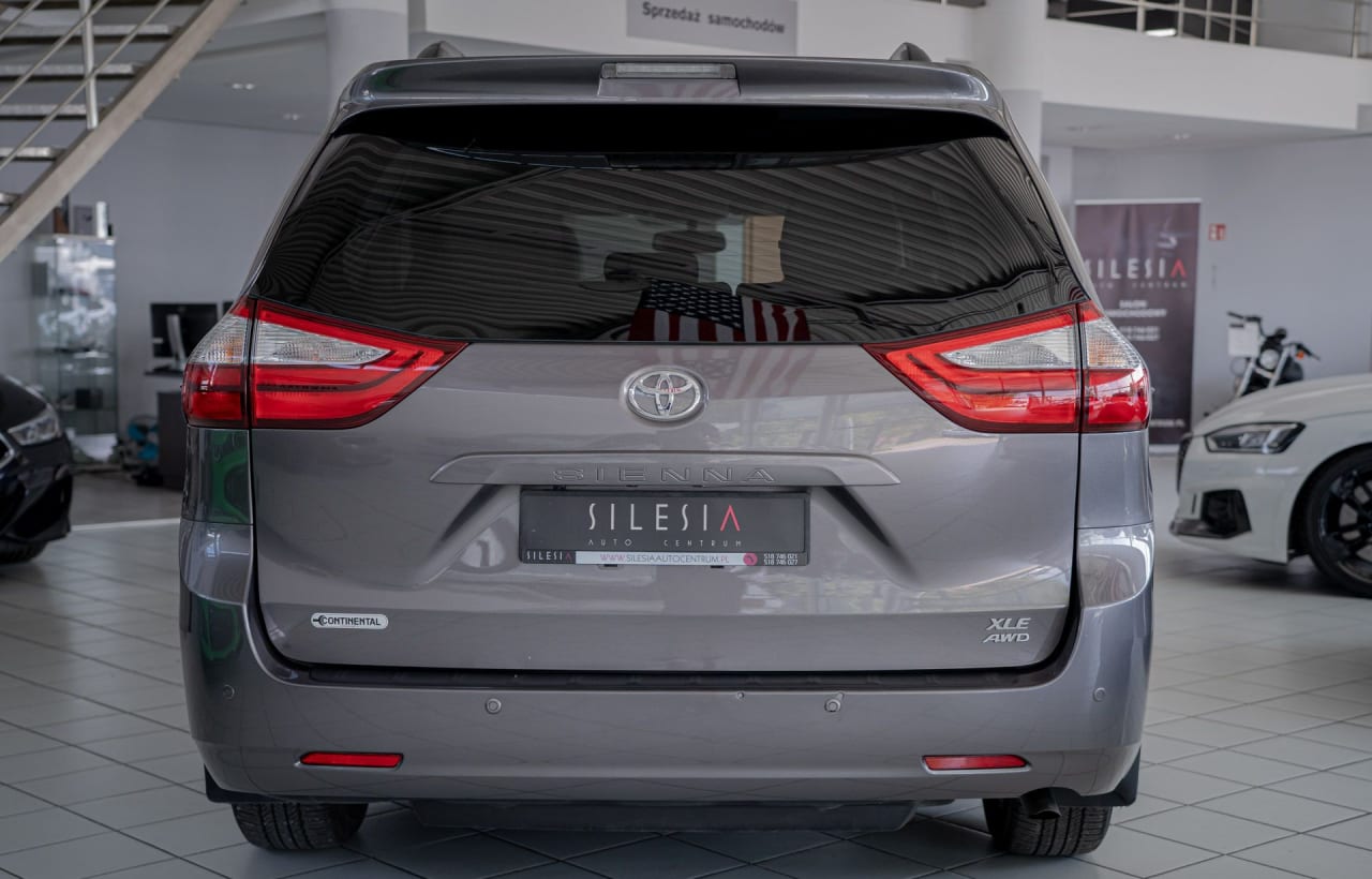 Zdjęcie oferty Toyota Sienna nr. 5