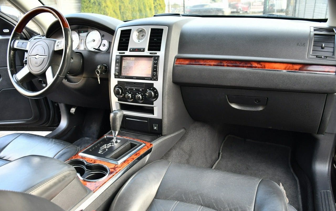 Zdjęcie oferty Chrysler 300C nr. 38