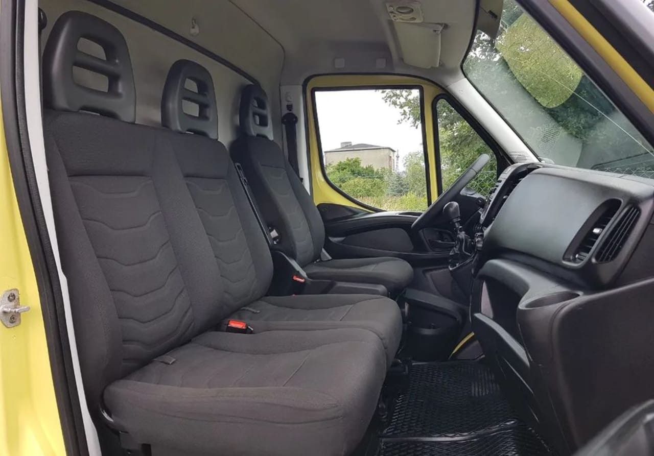 Zdjęcie oferty Iveco Daily KONTENER 8EP 4,14x2,22x2,20 KLIMA MANUAL DMC 3500 KG KRAJOWY nr. 7