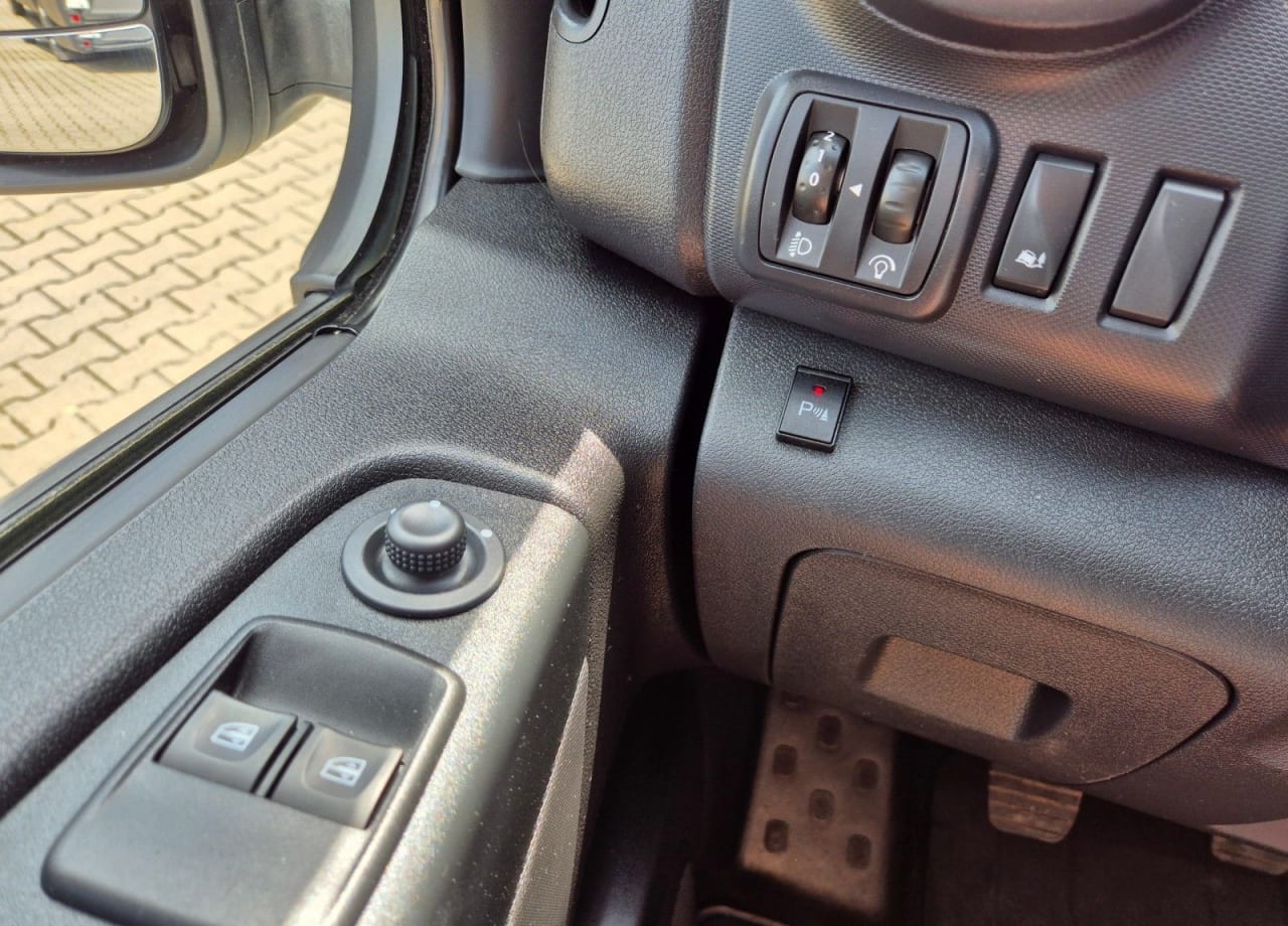 Zdjęcie oferty Renault Trafic L2H1 *109999zł NETTO* Brygadówka 6 osób 2,0dCi/120KM nr. 15