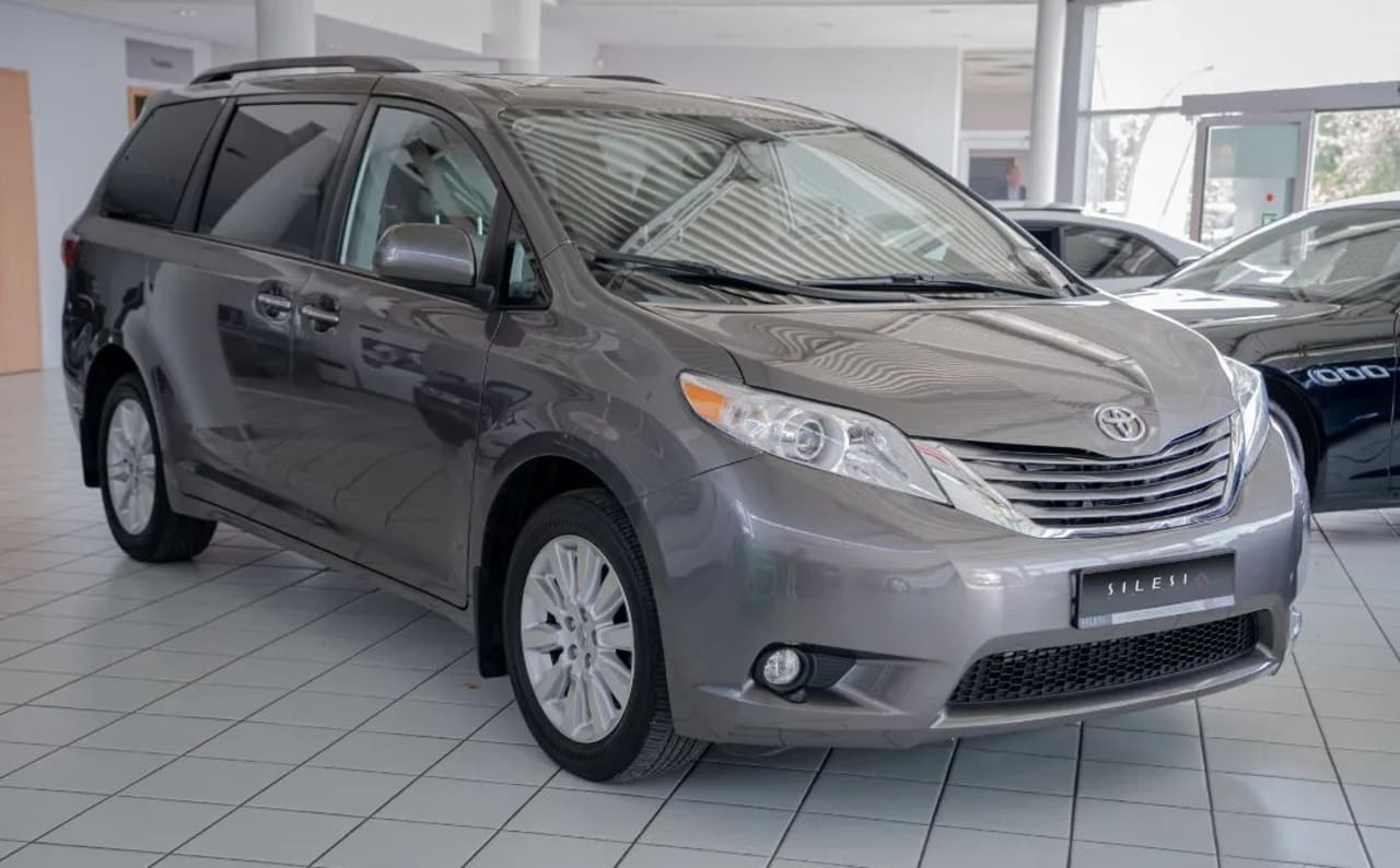 Zdjęcie oferty Toyota Sienna nr. 3