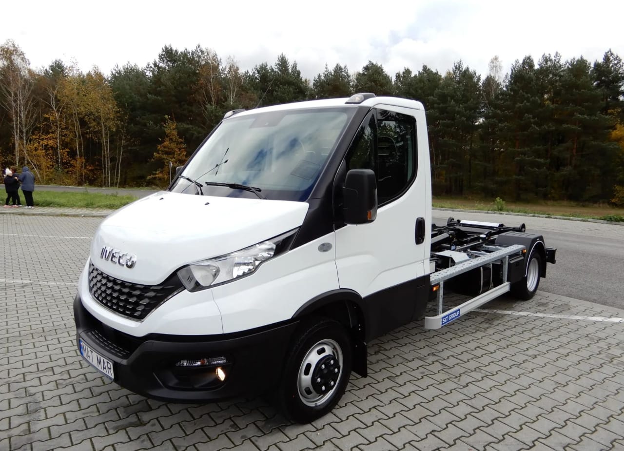 Zdjęcie oferty Iveco DAILY 50C16 HAKOWIEC Udźwig 5000 Kg Długość Zabudowy 3300 MM DMC 3500 Kg Wzmacniany Stan Fabrycznie NOWY nr. 7