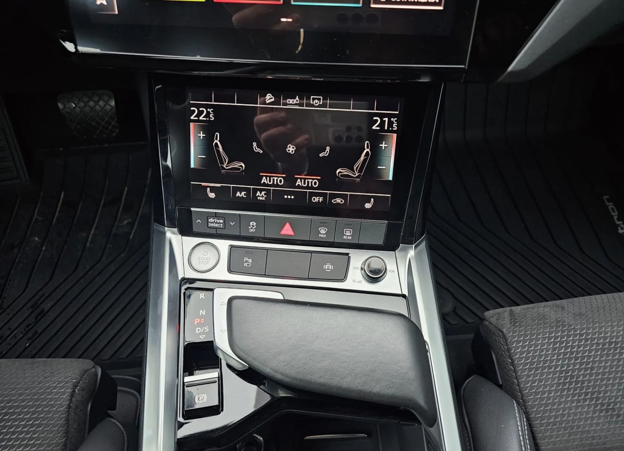 Zdjęcie oferty Audi e-tron nr. 16