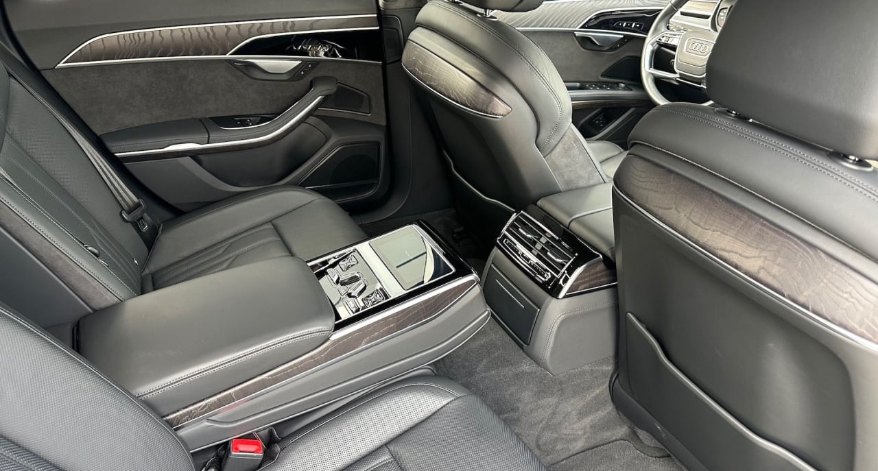 Zdjęcie oferty Audi A8 nr. 17