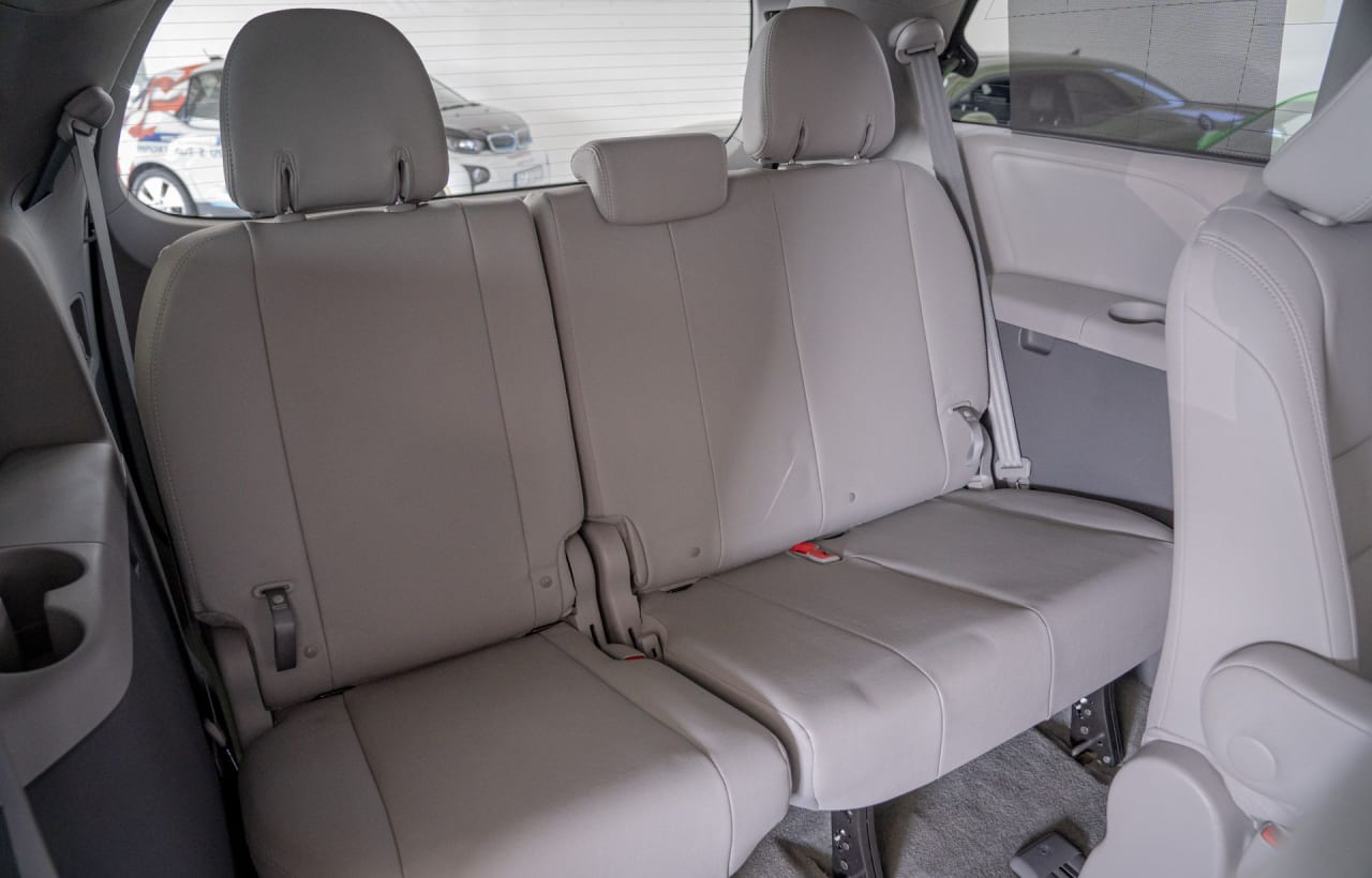 Zdjęcie oferty Toyota Sienna nr. 26