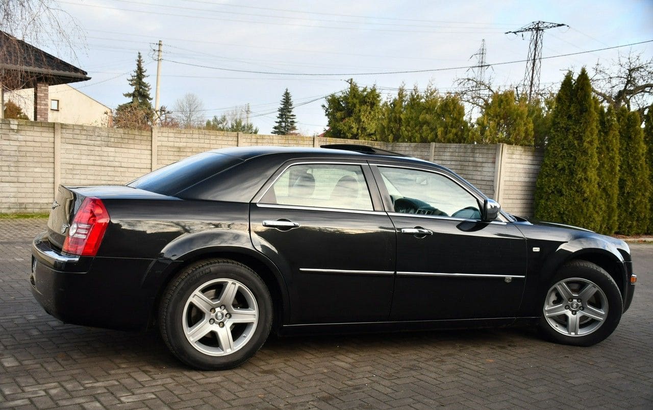 Zdjęcie oferty Chrysler 300C nr. 25