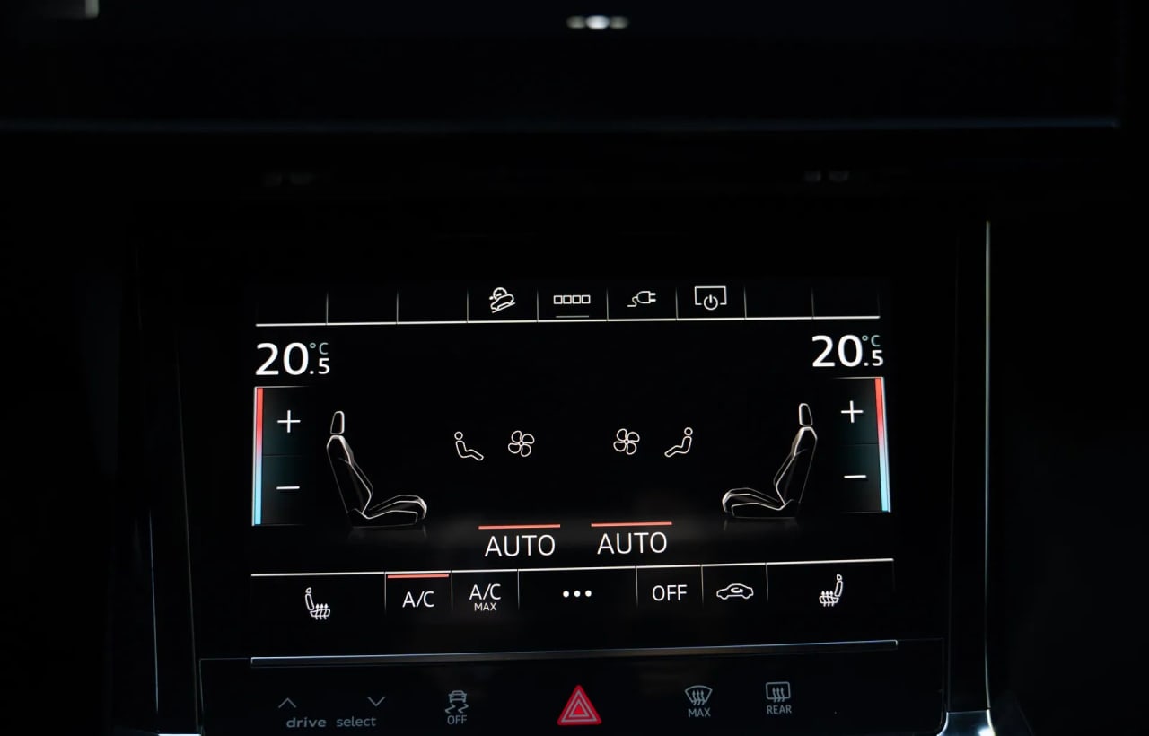 Zdjęcie oferty Audi e-tron nr. 11