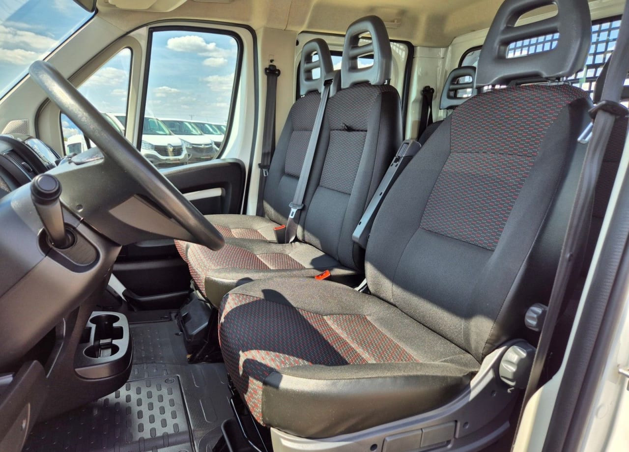 Zdjęcie oferty Peugeot Boxer DoKa *89999zł NETTO* 2,2HDi/165KM nr. 11