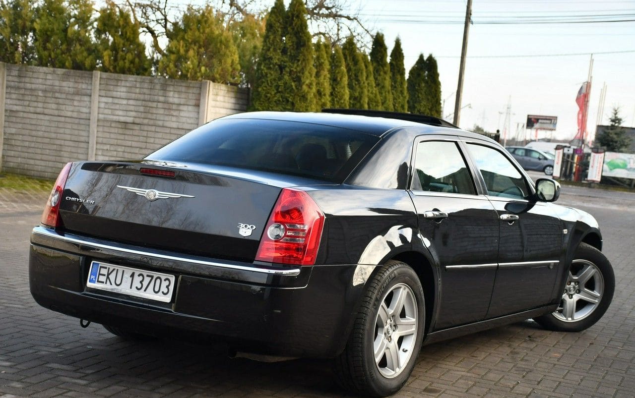 Zdjęcie oferty Chrysler 300C nr. 23