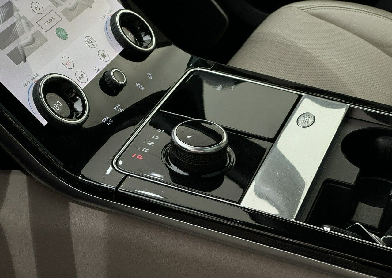 Zdjęcie oferty Land Rover Range Rover Velar nr. 9