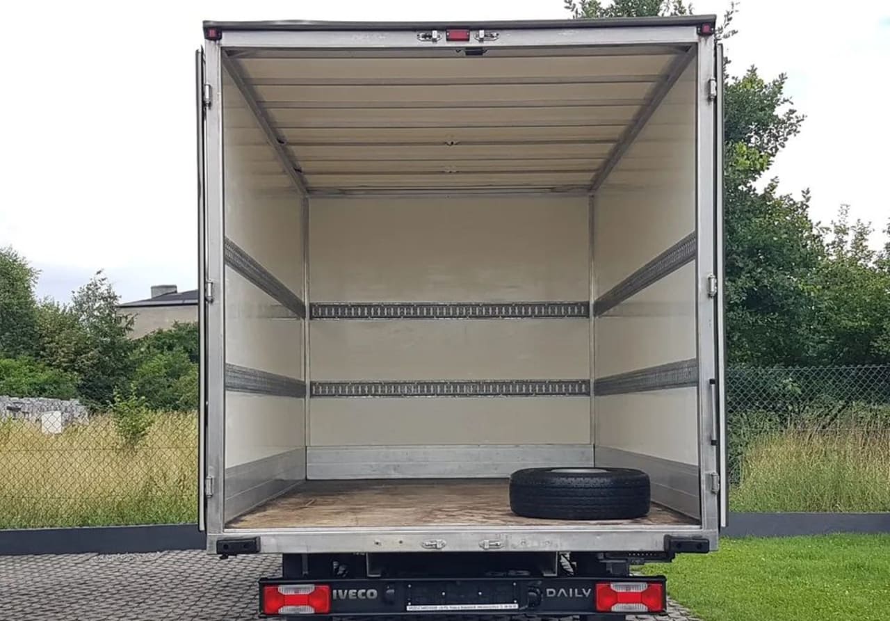 Zdjęcie oferty Iveco Daily KONTENER 8EP 4,14x2,22x2,20 KLIMA MANUAL DMC 3500 KG KRAJOWY nr. 5