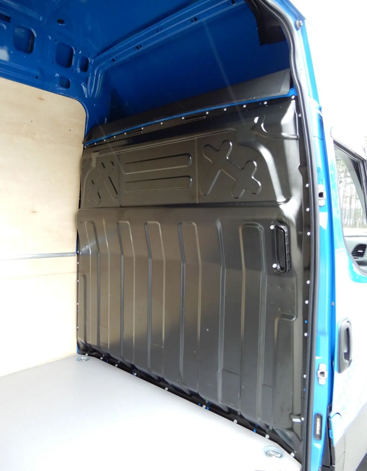 Zdjęcie oferty Iveco DAILY 35S18 Furgon Blaszak Long MAXI XXL 4.70 Dł. Cm H3-2150 mm WZMACNIANY GWARANCJA PRODUCENTA FABRYCZNIE NOWY DOSTEPNY nr. 22