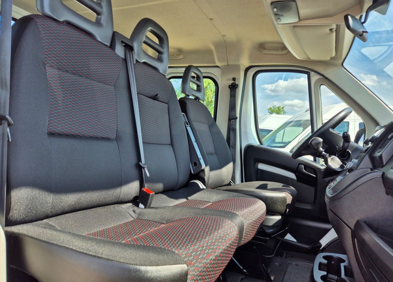 Zdjęcie oferty Peugeot Boxer DoKa *89999zł NETTO* 2,2HDi/165KM nr. 22
