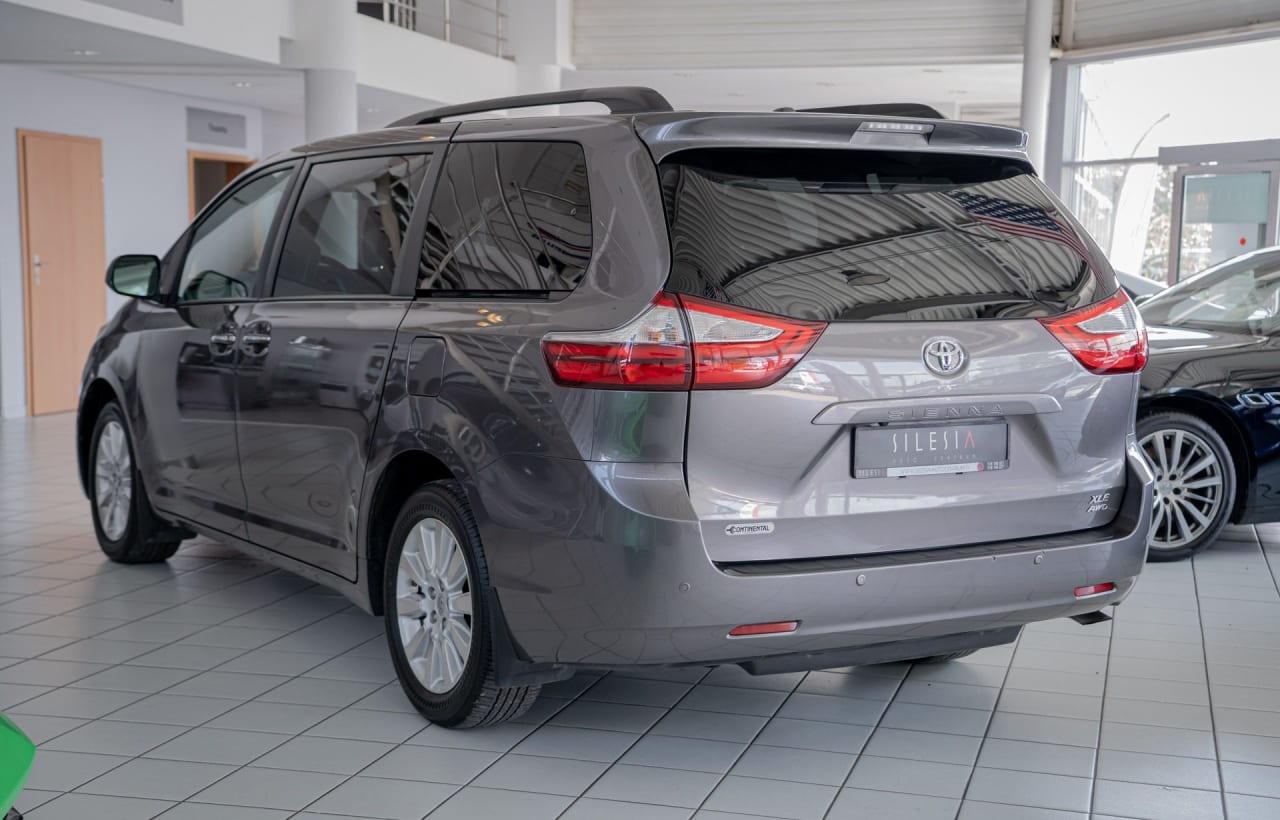 Zdjęcie oferty Toyota Sienna nr. 6