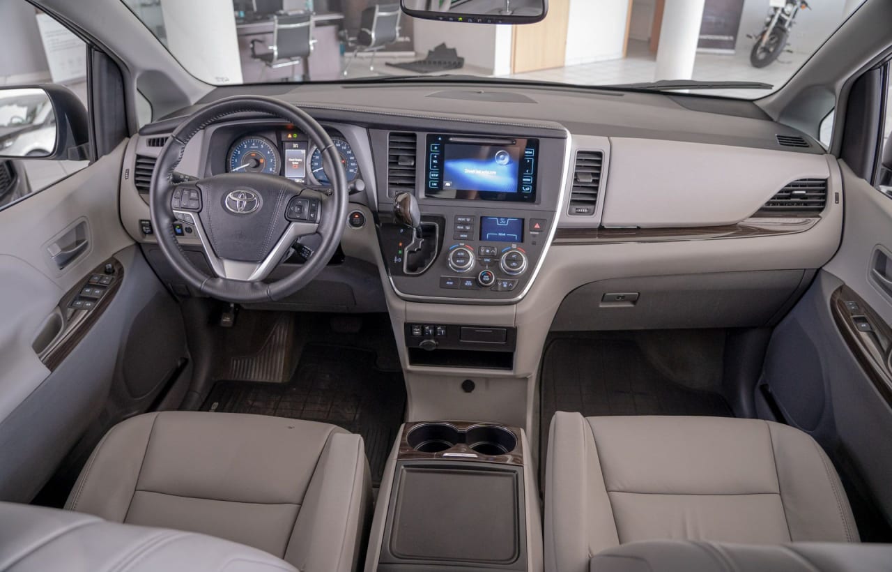 Zdjęcie oferty Toyota Sienna nr. 8