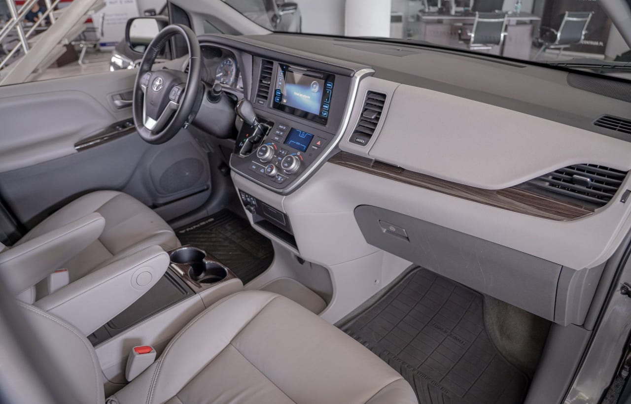 Zdjęcie oferty Toyota Sienna nr. 7