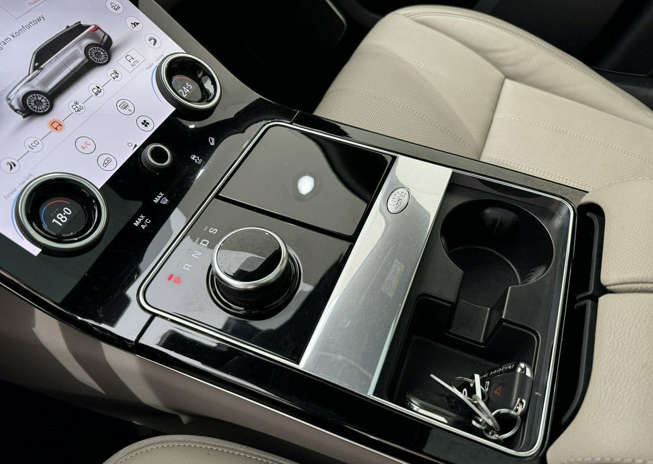 Zdjęcie oferty Land Rover Range Rover Velar nr. 32