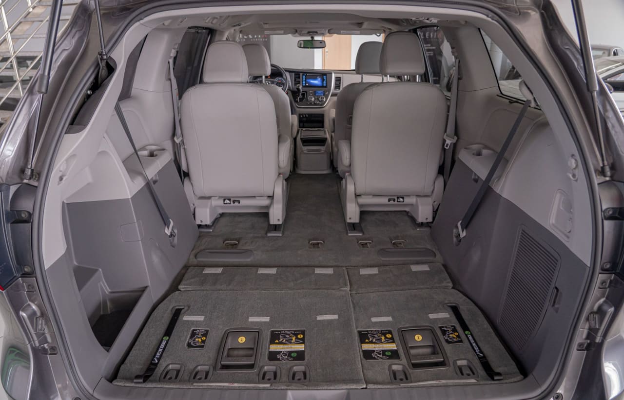 Zdjęcie oferty Toyota Sienna nr. 37