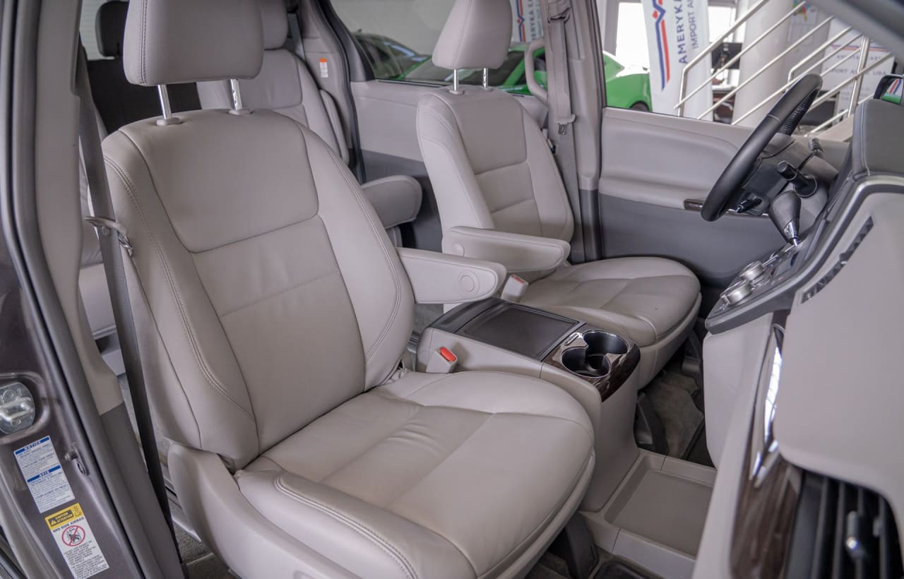Zdjęcie oferty Toyota Sienna nr. 23