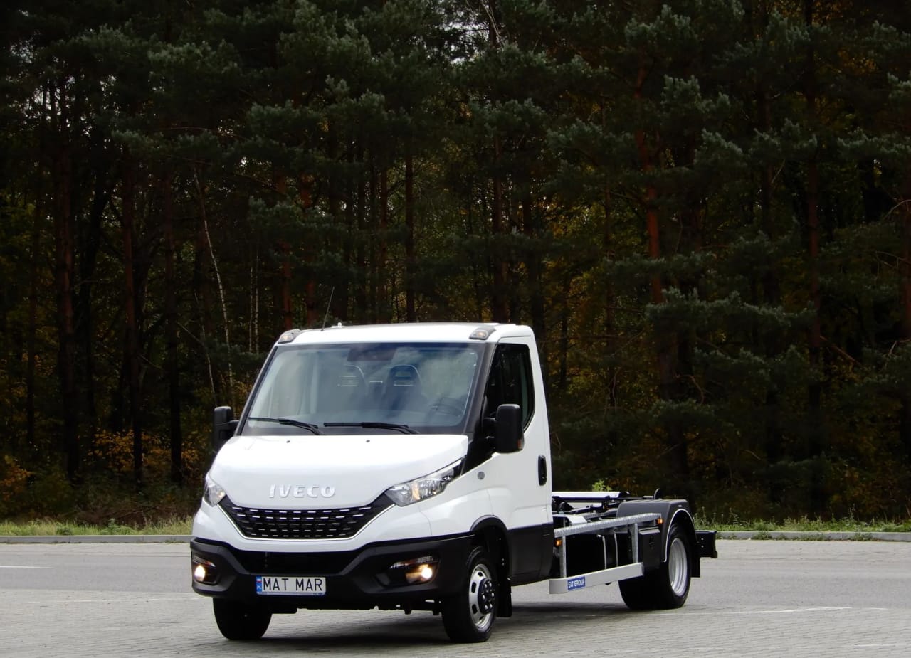 Zdjęcie oferty Iveco DAILY 50C16 HAKOWIEC Udźwig 5000 Kg Długość Zabudowy 3300 MM DMC 3500 Kg Wzmacniany Stan Fabrycznie NOWY nr. 1