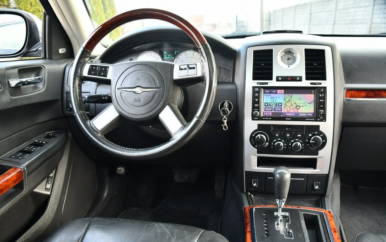Zdjęcie oferty Chrysler 300C nr. 29