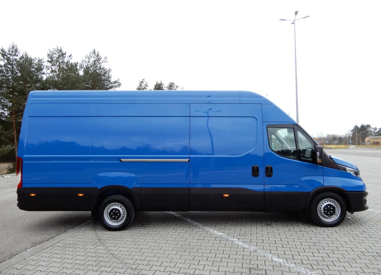Zdjęcie oferty Iveco DAILY 35S18 Furgon Blaszak Long MAXI XXL 4.70 Dł. Cm H3-2150 mm WZMACNIANY GWARANCJA PRODUCENTA FABRYCZNIE NOWY DOSTEPNY nr. 3