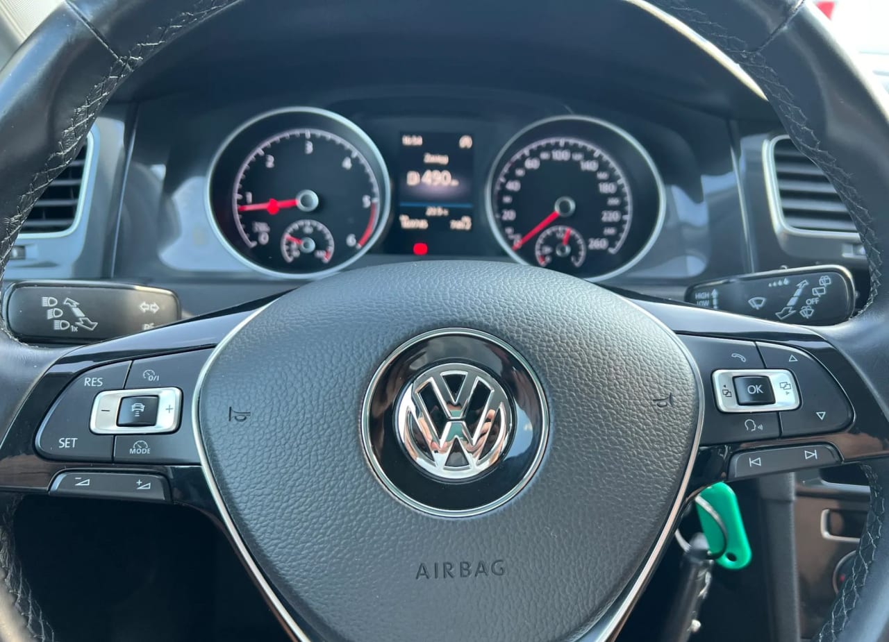 Zdjęcie oferty Volkswagen Golf nr. 14