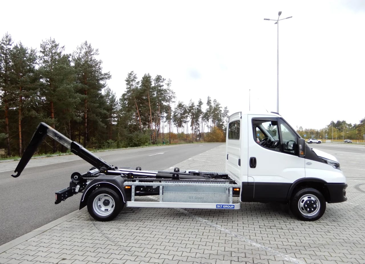 Zdjęcie oferty Iveco DAILY 50C16 HAKOWIEC Udźwig 5000 Kg Długość Zabudowy 3300 MM DMC 3500 Kg Wzmacniany Stan Fabrycznie NOWY nr. 25