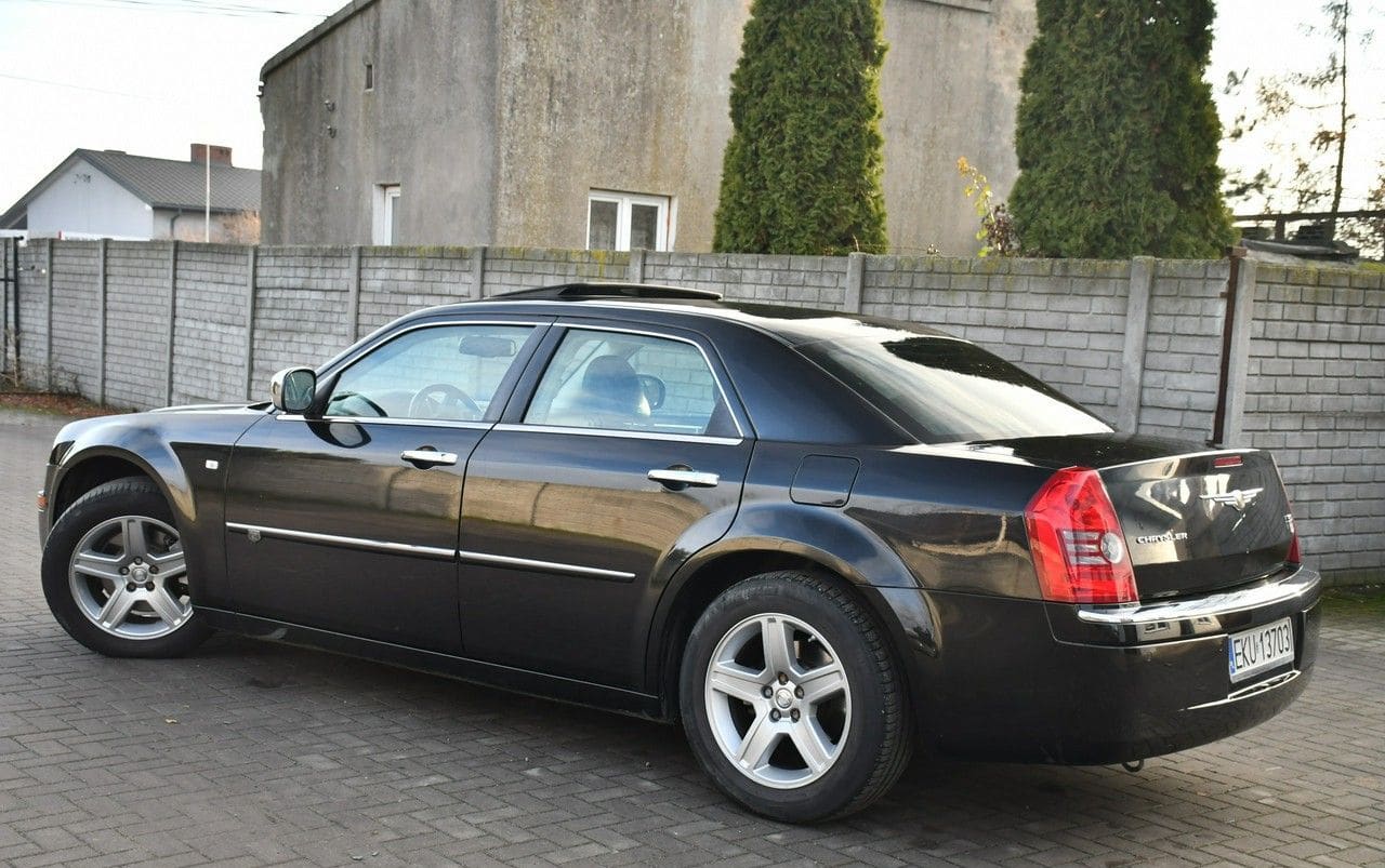Zdjęcie oferty Chrysler 300C nr. 11