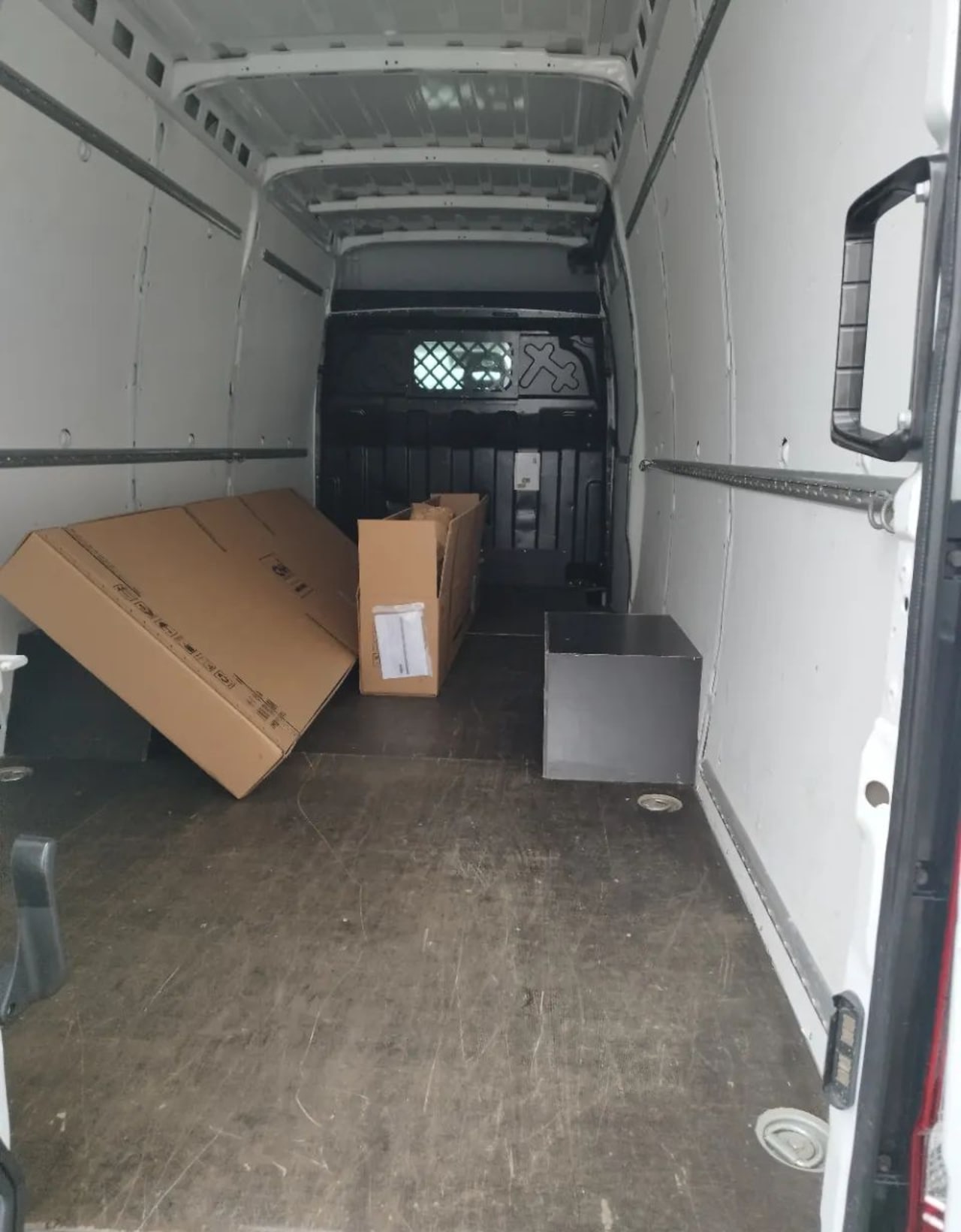 Zdjęcie oferty Iveco 35C16A8V Furgon 16m3 nr. 12