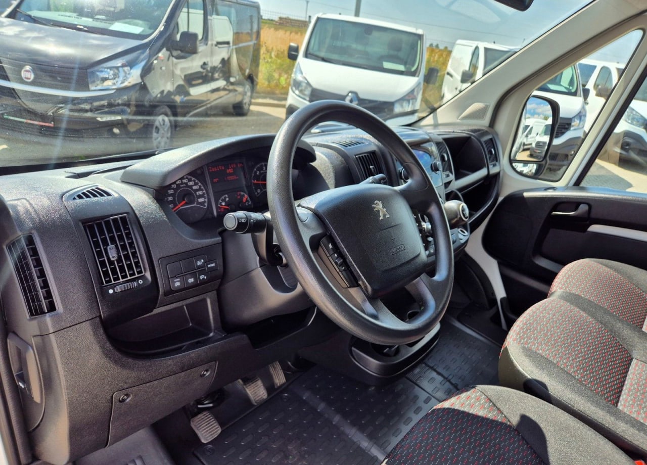 Zdjęcie oferty Peugeot Boxer DoKa *89999zł NETTO* 2,2HDi/165KM nr. 13
