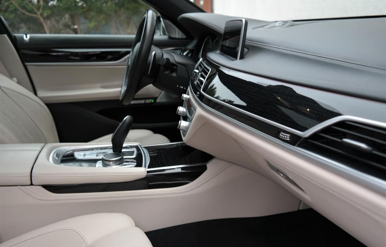 Zdjęcie oferty BMW Seria 7 nr. 25