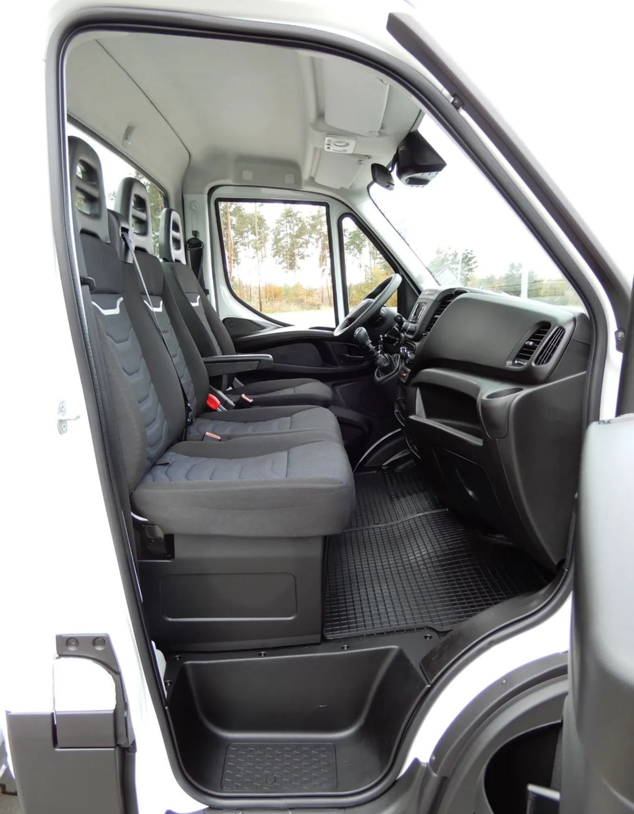 Zdjęcie oferty Iveco DAILY 50C16 HAKOWIEC Udźwig 5000 Kg Długość Zabudowy 3300 MM DMC 3500 Kg Wzmacniany Stan Fabrycznie NOWY nr. 31