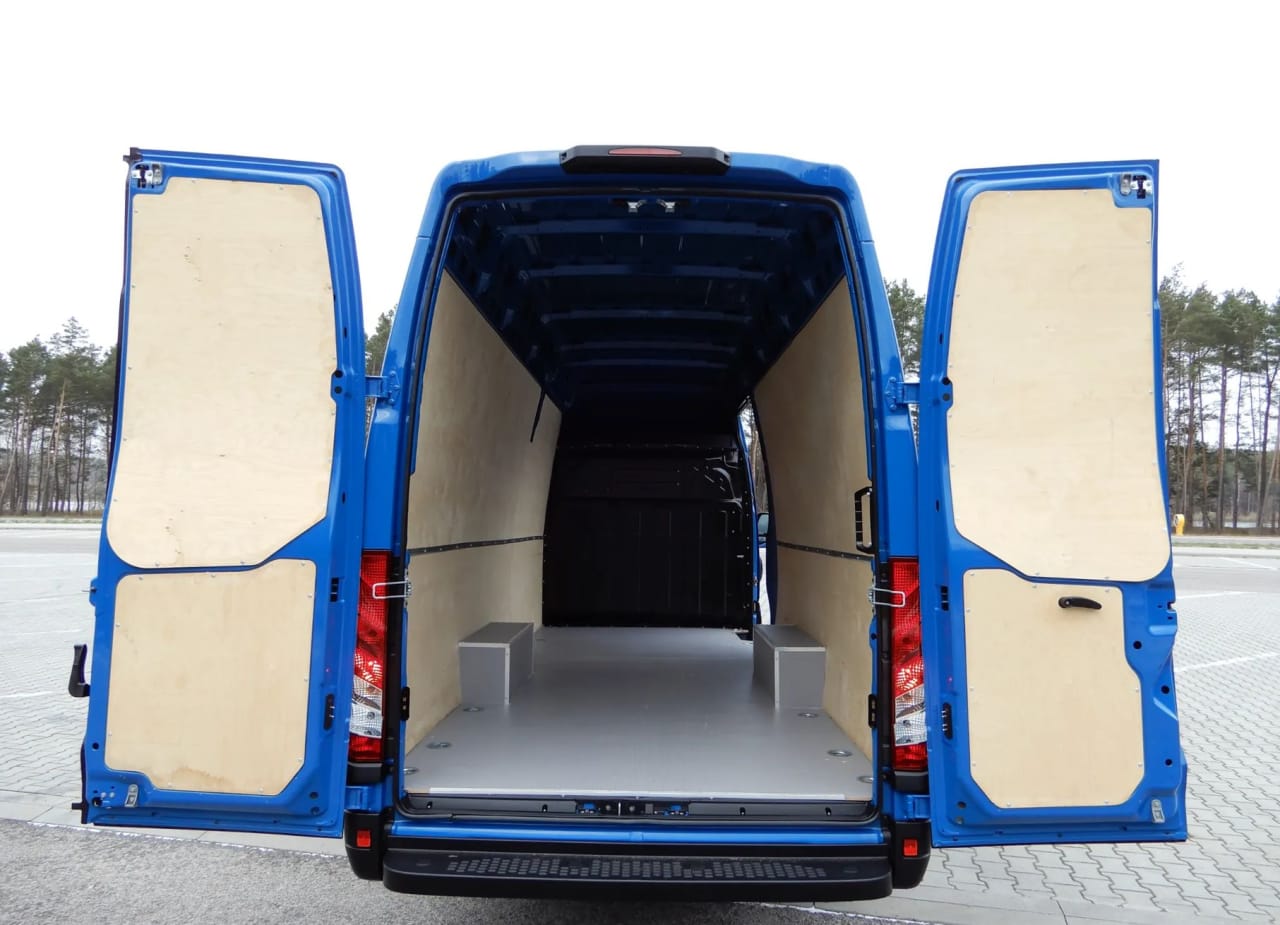 Zdjęcie oferty Iveco DAILY 35S18 Furgon Blaszak Long MAXI XXL 4.70 Dł. Cm H3-2150 mm WZMACNIANY GWARANCJA PRODUCENTA FABRYCZNIE NOWY DOSTEPNY nr. 15