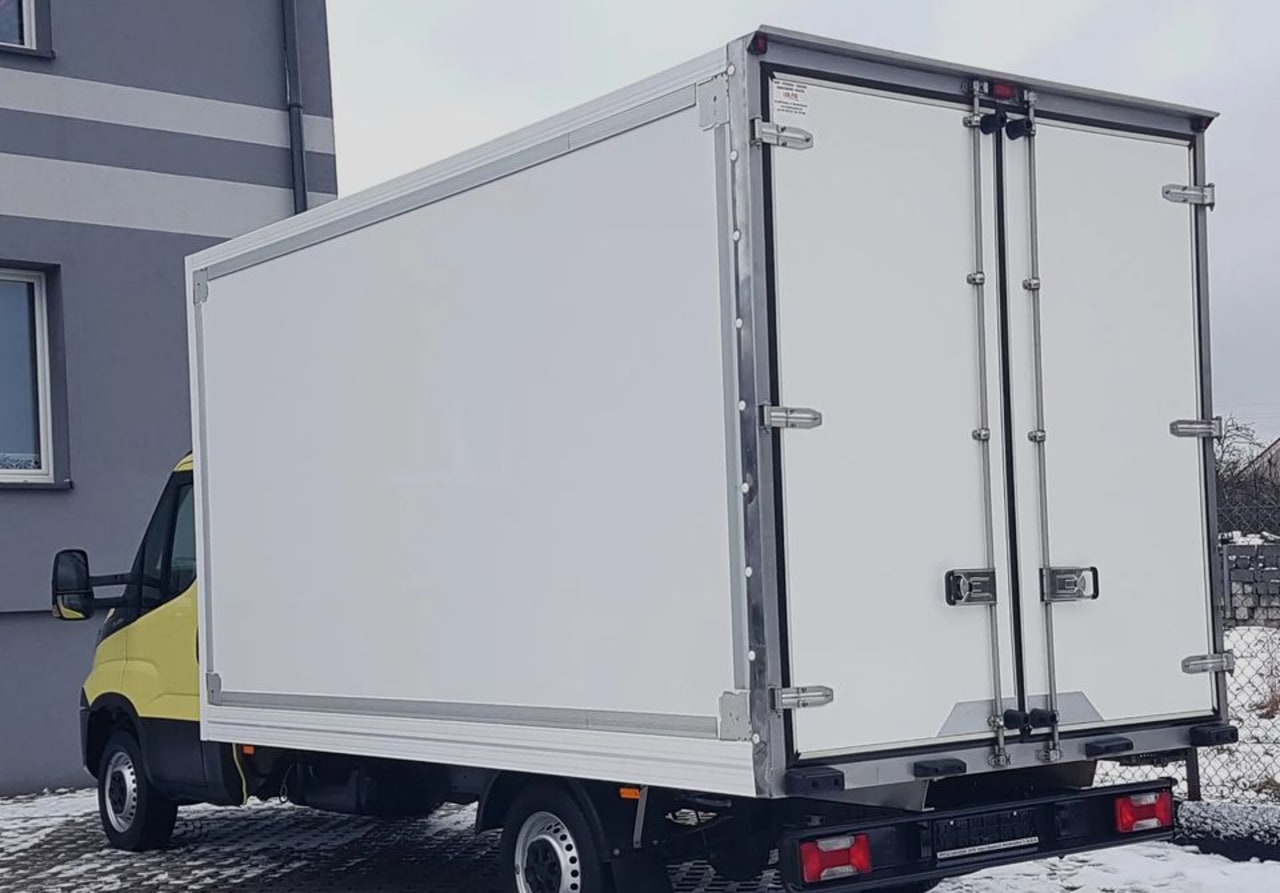 Zdjęcie oferty Iveco Daily KONTENER 8EP 4,14x2,22x2,20 KLIMA MANUAL KRAJOWY nr. 3