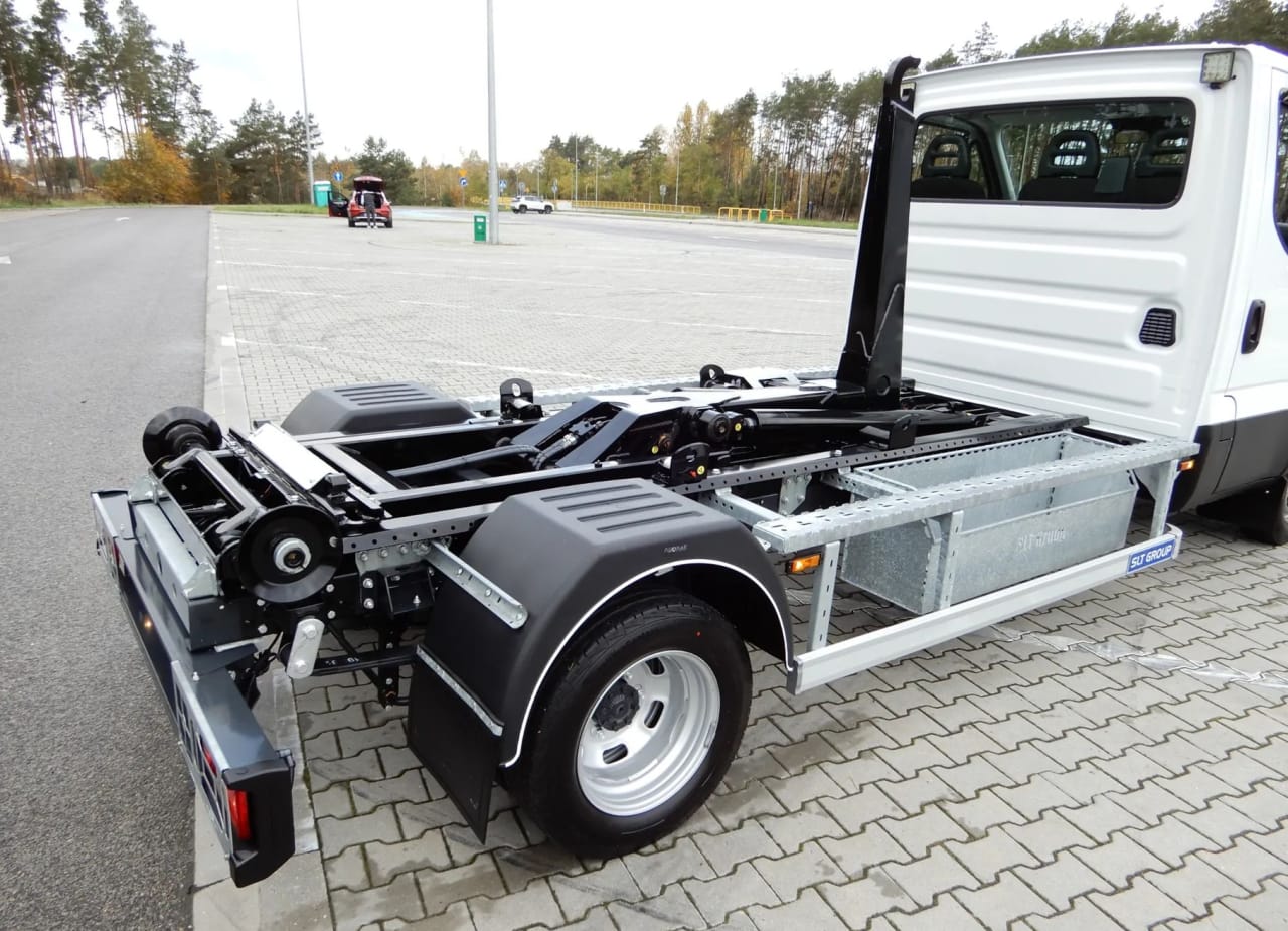 Zdjęcie oferty Iveco DAILY 50C16 HAKOWIEC Udźwig 5000 Kg Długość Zabudowy 3300 MM DMC 3500 Kg Wzmacniany Stan Fabrycznie NOWY nr. 14