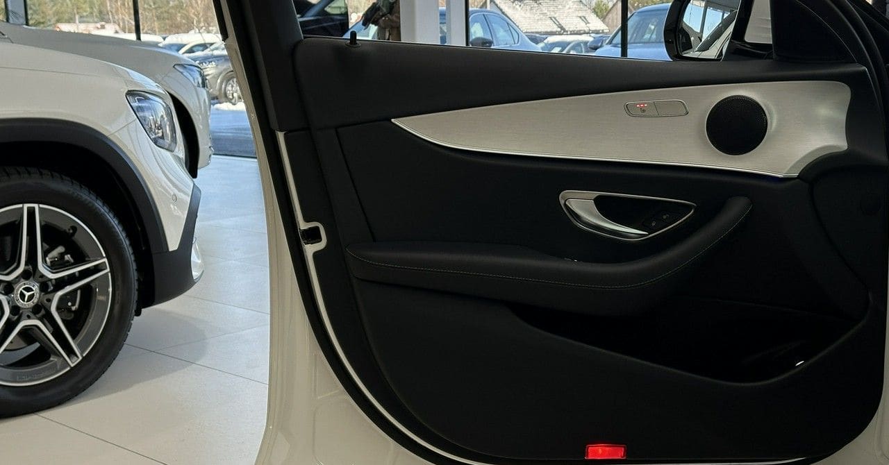 Zdjęcie oferty Mercedes-Benz Klasa E nr. 12