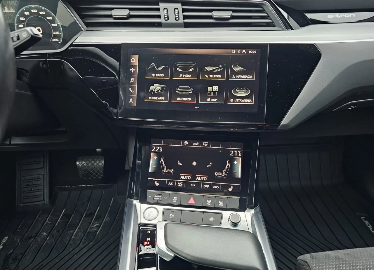 Zdjęcie oferty Audi e-tron nr. 15