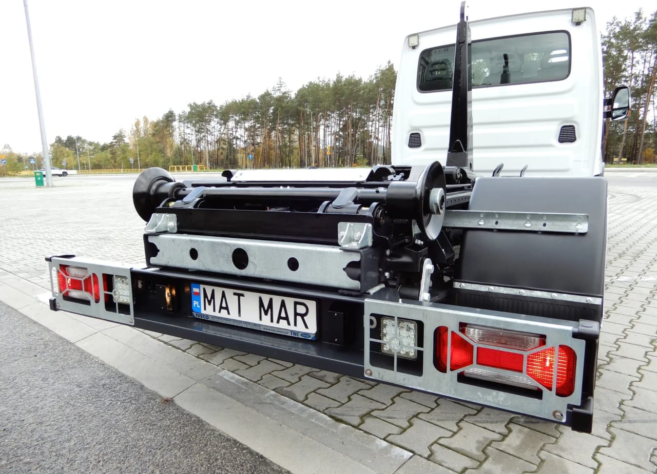 Zdjęcie oferty Iveco DAILY 50C16 HAKOWIEC Udźwig 5000 Kg Długość Zabudowy 3300 MM DMC 3500 Kg Wzmacniany Stan Fabrycznie NOWY nr. 15