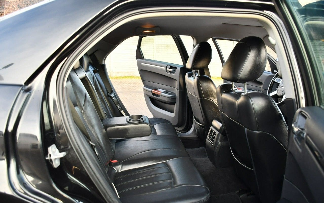 Zdjęcie oferty Chrysler 300C nr. 34