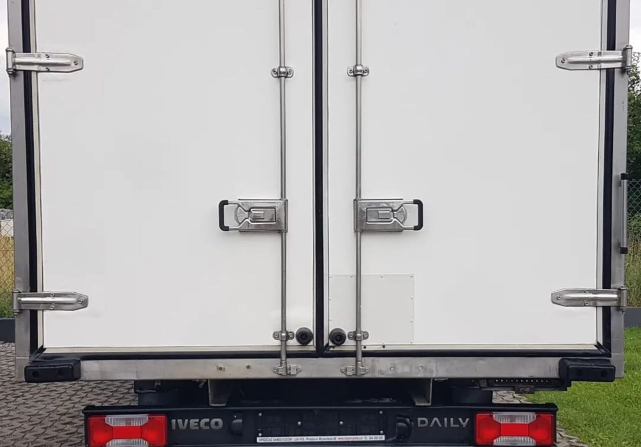 Zdjęcie oferty Iveco Daily KONTENER 8EP 4,14x2,22x2,20 KLIMA MANUAL DMC 3500 KG KRAJOWY nr. 27