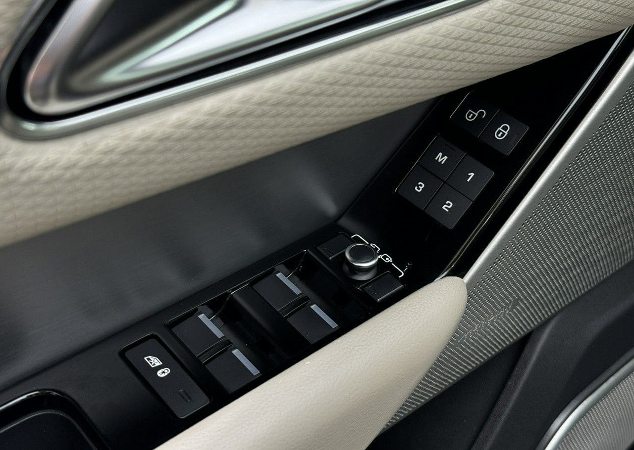 Zdjęcie oferty Land Rover Range Rover Velar nr. 22