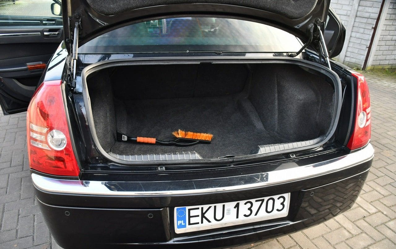 Zdjęcie oferty Chrysler 300C nr. 33